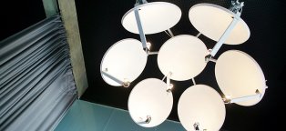 Compact satellite dish